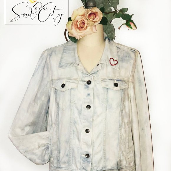 Custom hand painted "Love" Jean Jacket - Picture 4 of 4